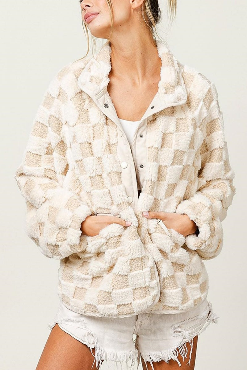 Chouyatou Women Winter Casual Checkered Fleece Jacket Fuzzy Oversized Sherpa Jacket Shacket Faux Fur Coat