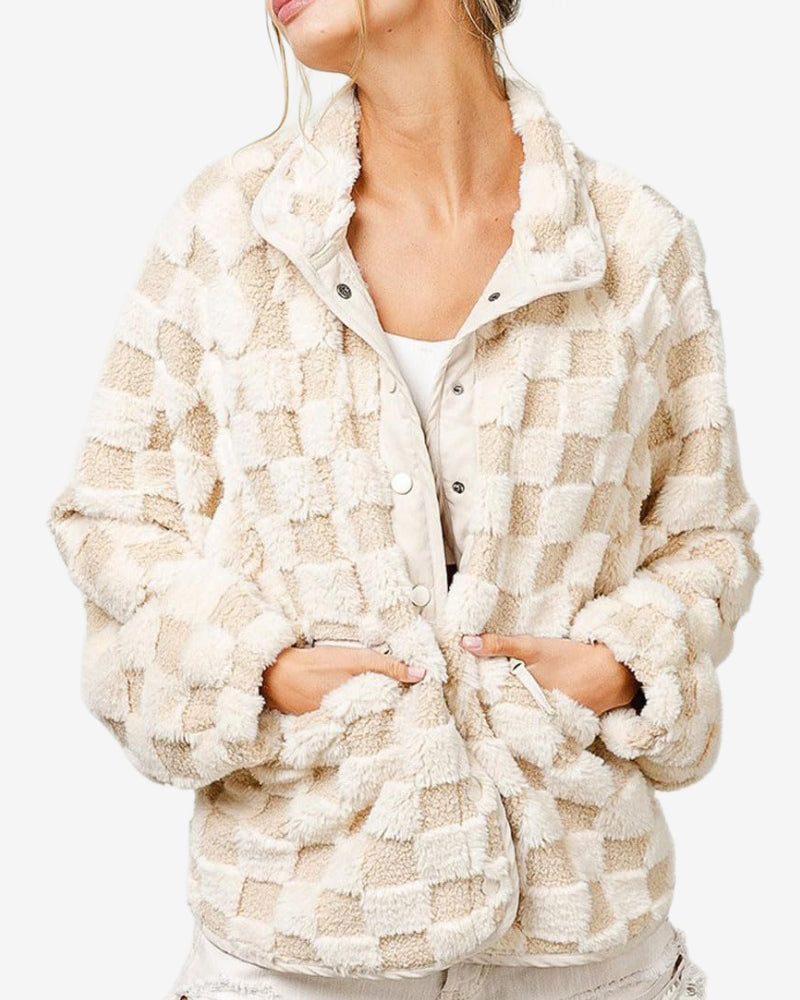 Chouyatou Women Winter Casual Checkered Fleece Jacket Fuzzy Oversized Sherpa Jacket Shacket Faux Fur Coat