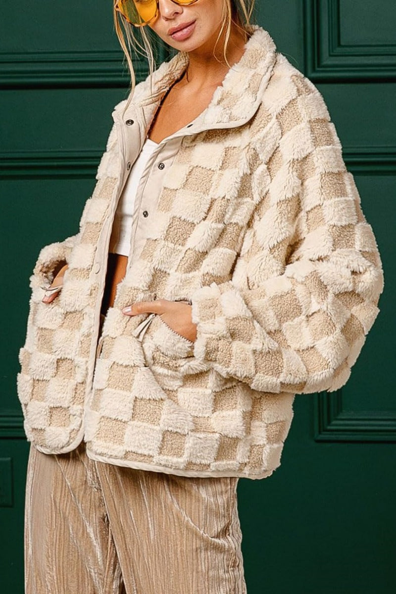 Chouyatou Women Winter Casual Checkered Fleece Jacket Fuzzy Oversized Sherpa Jacket Shacket Faux Fur Coat