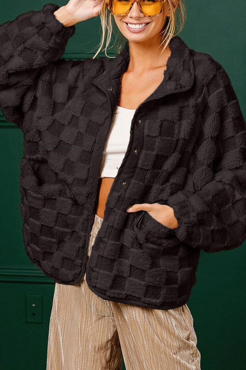 Chouyatou Women Winter Casual Checkered Fleece Jacket Fuzzy Oversized Sherpa Jacket Shacket Faux Fur Coat