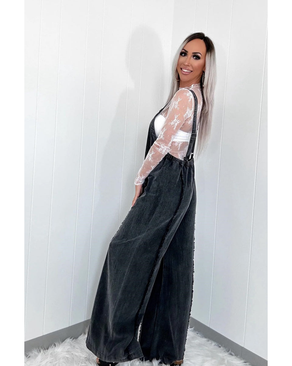 Chouyatou Denim Overalls for Women Casual Adjustable Straps Wide Leg Raw Hem Jeans Bib Overalls Jumpsuits