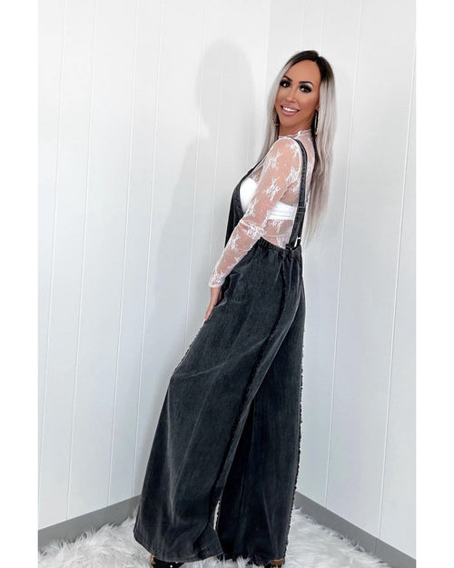 Chouyatou Denim Overalls for Women Casual Adjustable Straps Wide Leg Raw Hem Jeans Bib Overalls Jumpsuits