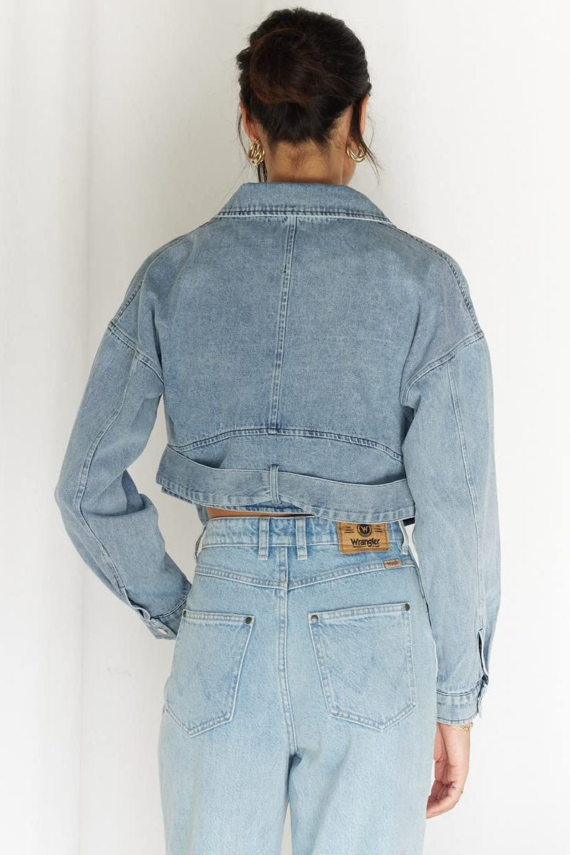 Chouyatou Women's Boyfriend Jean Shakcet Jacket Zipper Belted Moto Denim Blazer Jacket