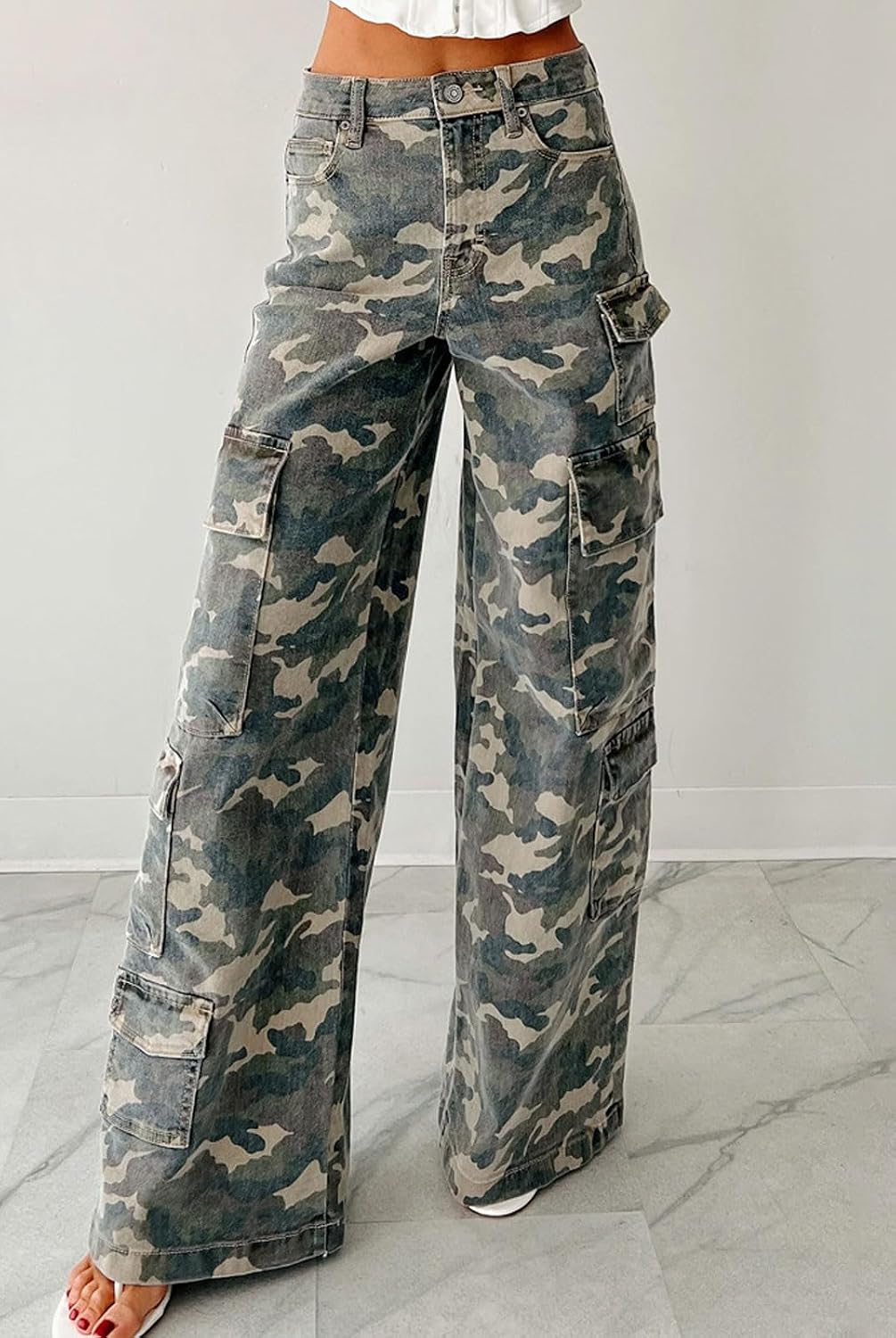Chouyatou Women Casual Camo Print Denim Pants Y2k Wide Leg Cargo Jeans Flare Distressed Camouflage Jeans Sweatpants Pockets