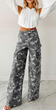 Chouyatou Women Casual Camo Print Denim Pants Y2k Wide Leg Cargo Jeans Flare Distressed Camouflage Jeans Sweatpants Pockets