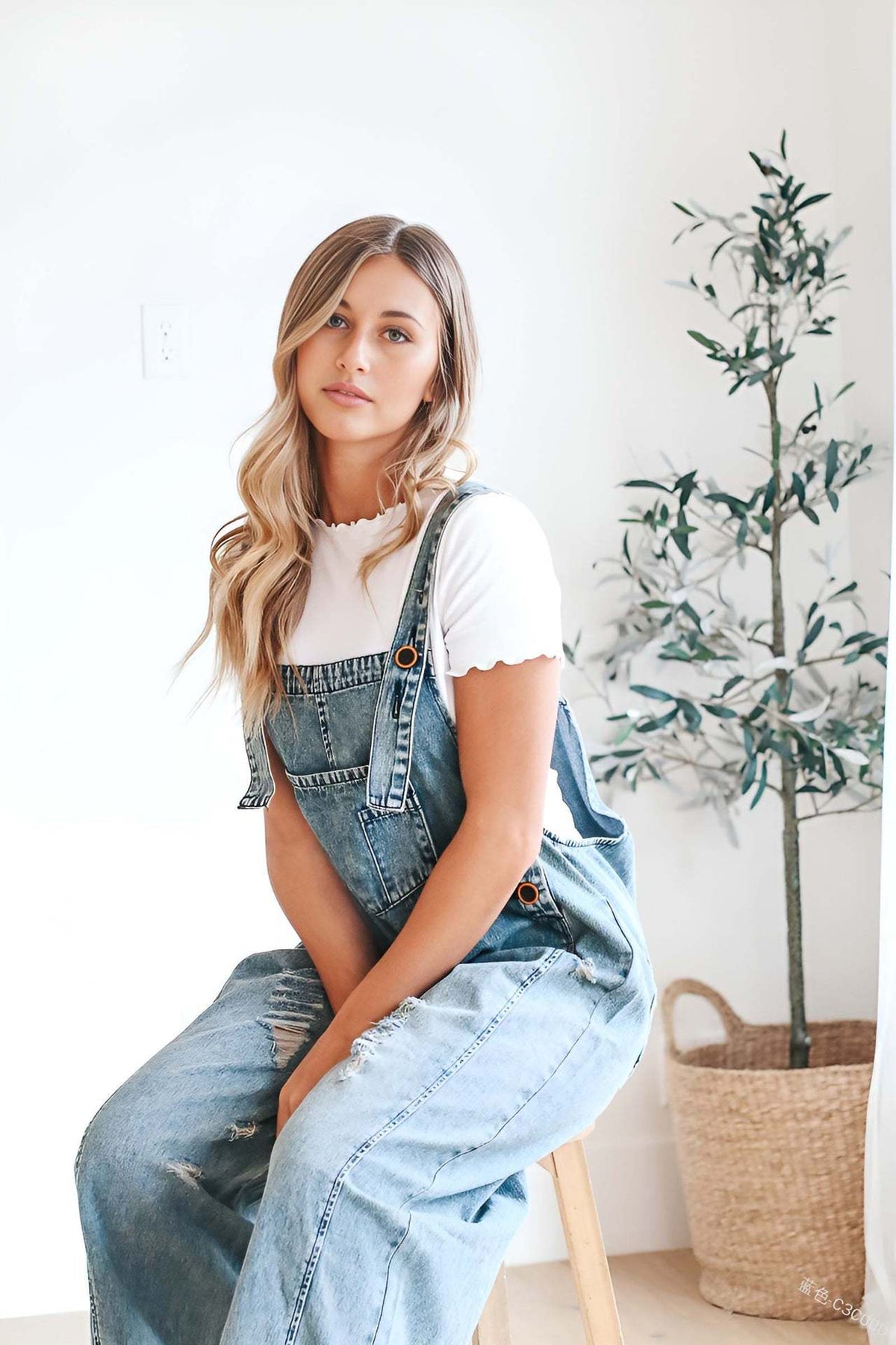 Chouyatou Women Loose Adjustable Strap Denim Bib Overall Jeans Distressed Wide Leg Baggy Overalls Jumpsuit