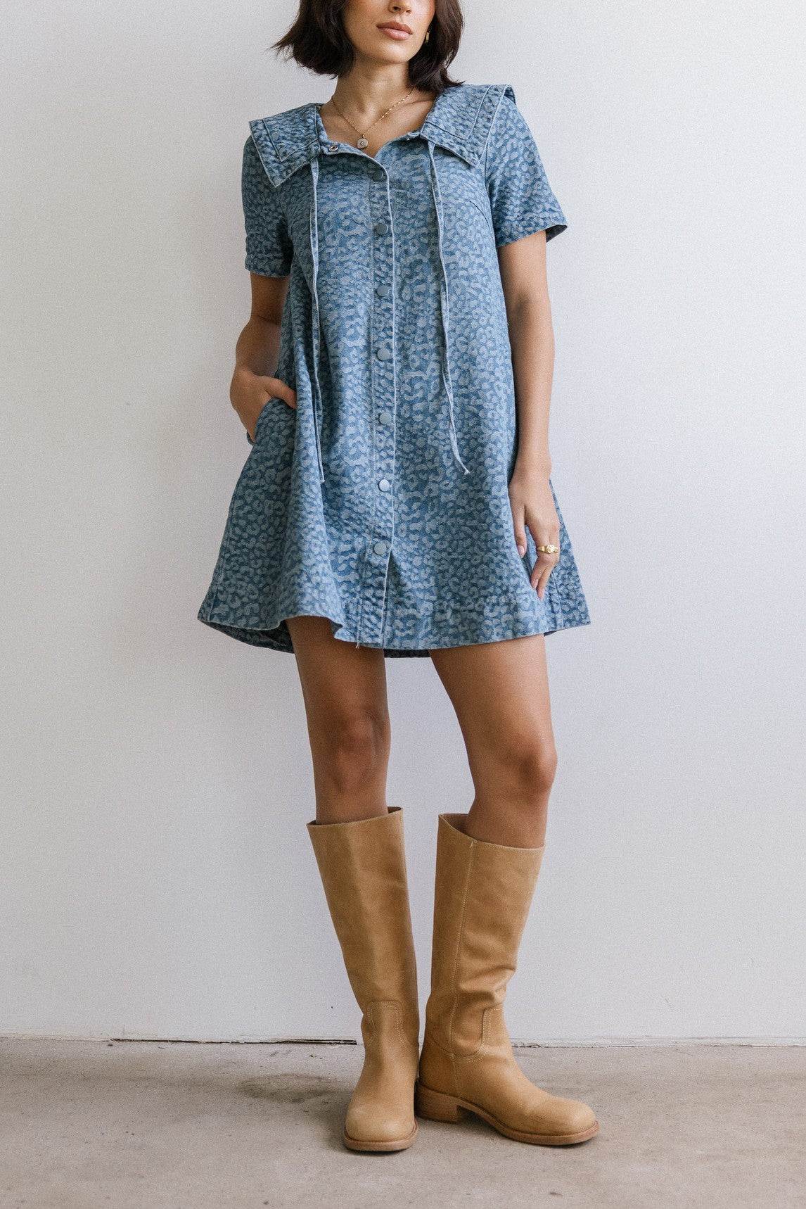 Chouyatou Women's Leopard Print Short Sleeve denim Dress Button Down Peter Pan Collar Midi Jean Dress