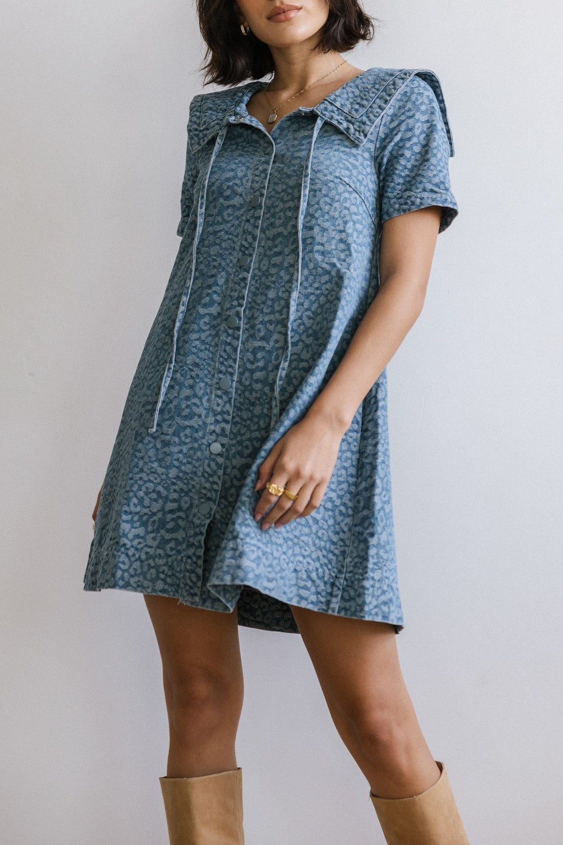 Chouyatou Women's Leopard Print Short Sleeve denim Dress Button Down Peter Pan Collar Midi Jean Dress