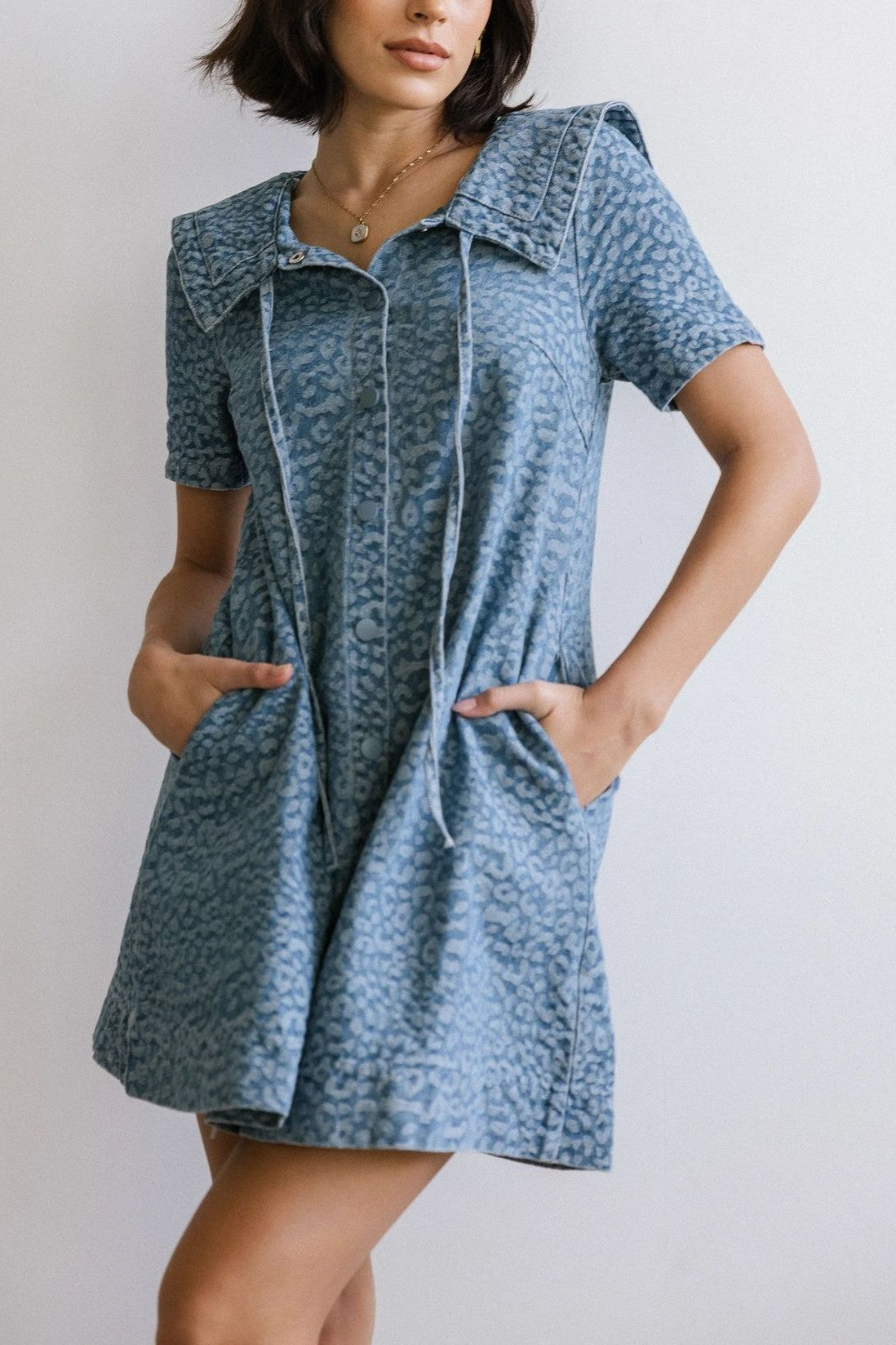 Chouyatou Women's Leopard Print Short Sleeve denim Dress Button Down Peter Pan Collar Midi Jean Dress
