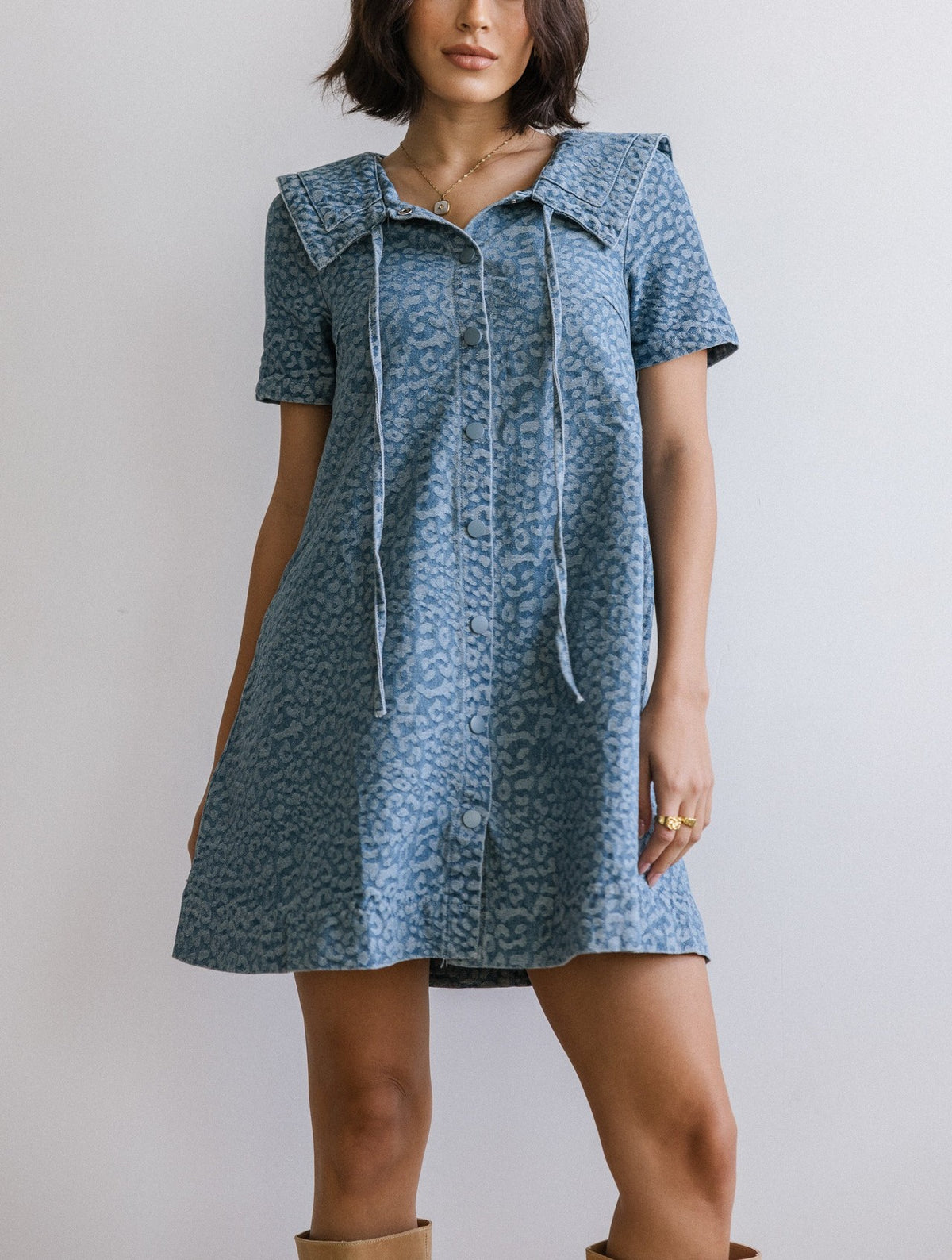 Chouyatou Women's Leopard Print Short Sleeve denim Dress Button Down Peter Pan Collar Midi Jean Dress