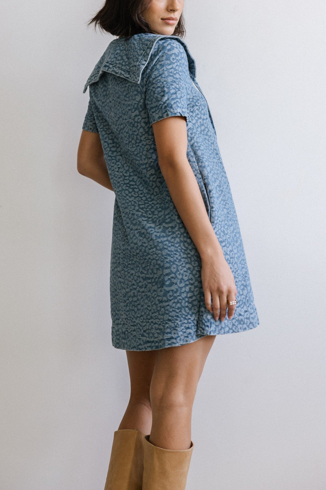Chouyatou Women's Leopard Print Short Sleeve denim Dress Button Down Peter Pan Collar Midi Jean Dress