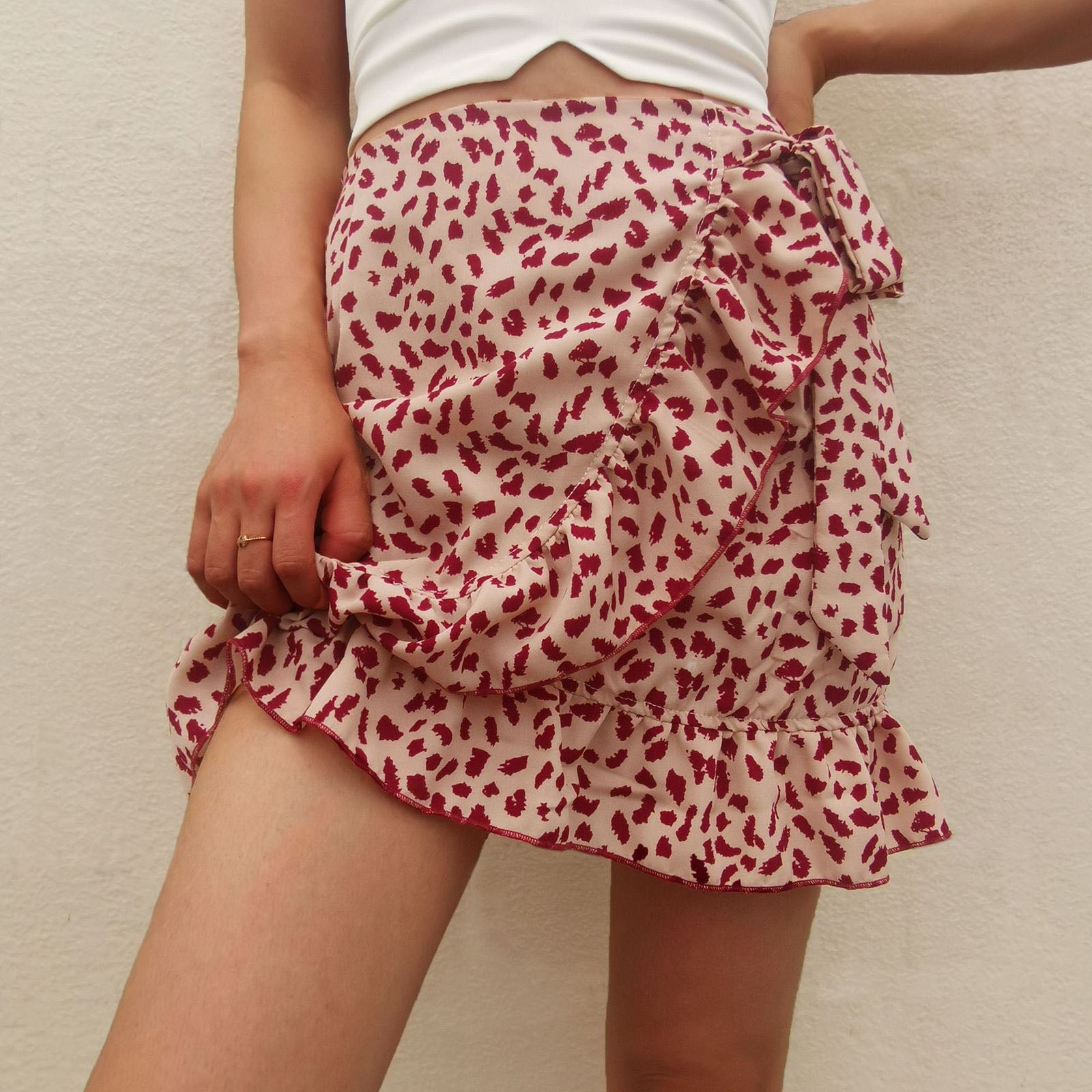 Chouyatou Women High Waist Tie Ruffle Irregular Print Skirt